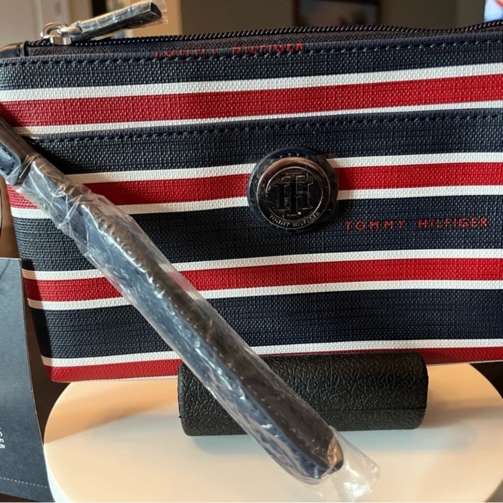 NWT Tommy Hilfiger Striped Logo Print Wristlet